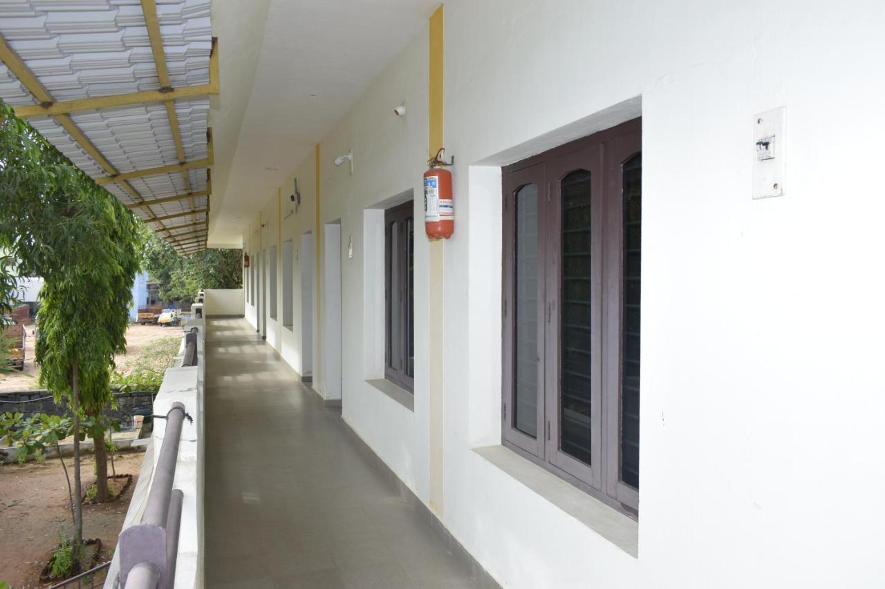 Rani Residency Hotel Пондичери Екстериор снимка