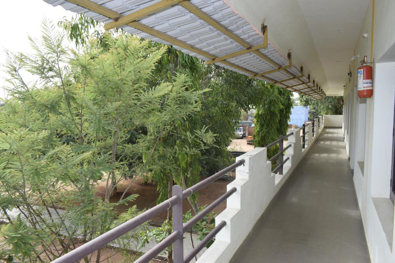 Rani Residency Hotel Пондичери Екстериор снимка